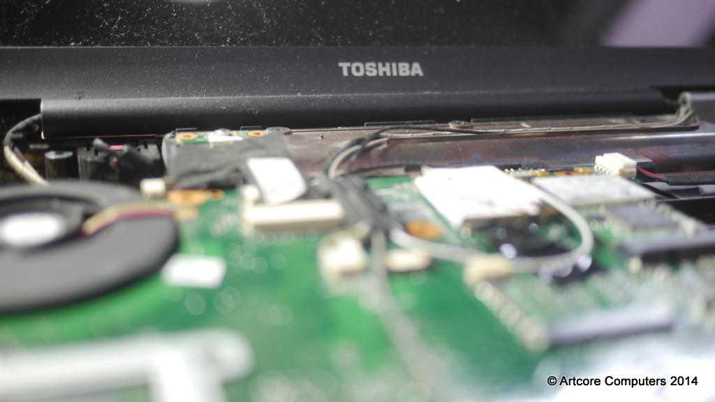 Curatare laptop Toshiba