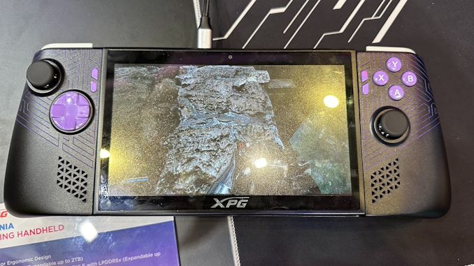 XPG prezintă “Nia”, un PC de gaming portabil cu randare foveată și DRAM interschimbabil